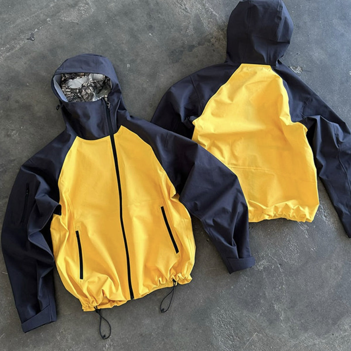Treeline Shell Jacket in Sunrise / Navy